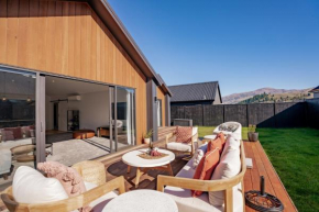 Wooing Retreat - Cromwell Holiday Home
